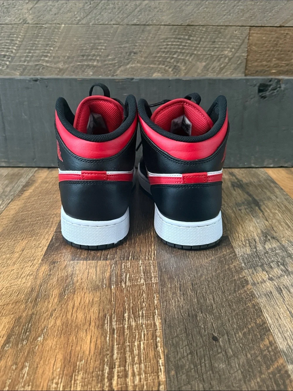 Air Jordan 1 Mid GS Black Fire Red White 7Y 554725-079 w/ Box